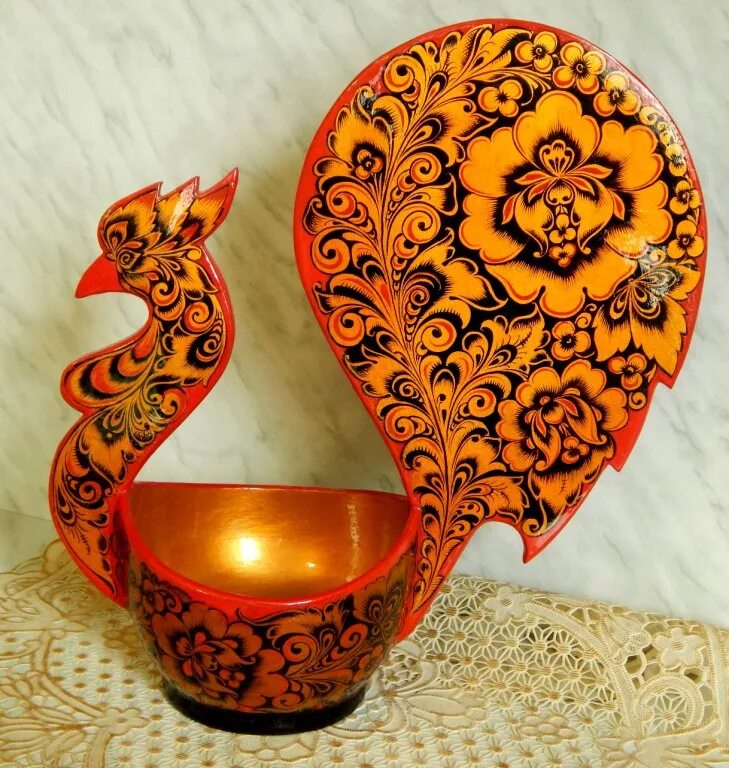 Роспись изделия хохломы. Хохлома. роспись деревянной посуды. хохломская роспись. хохломская посуда.