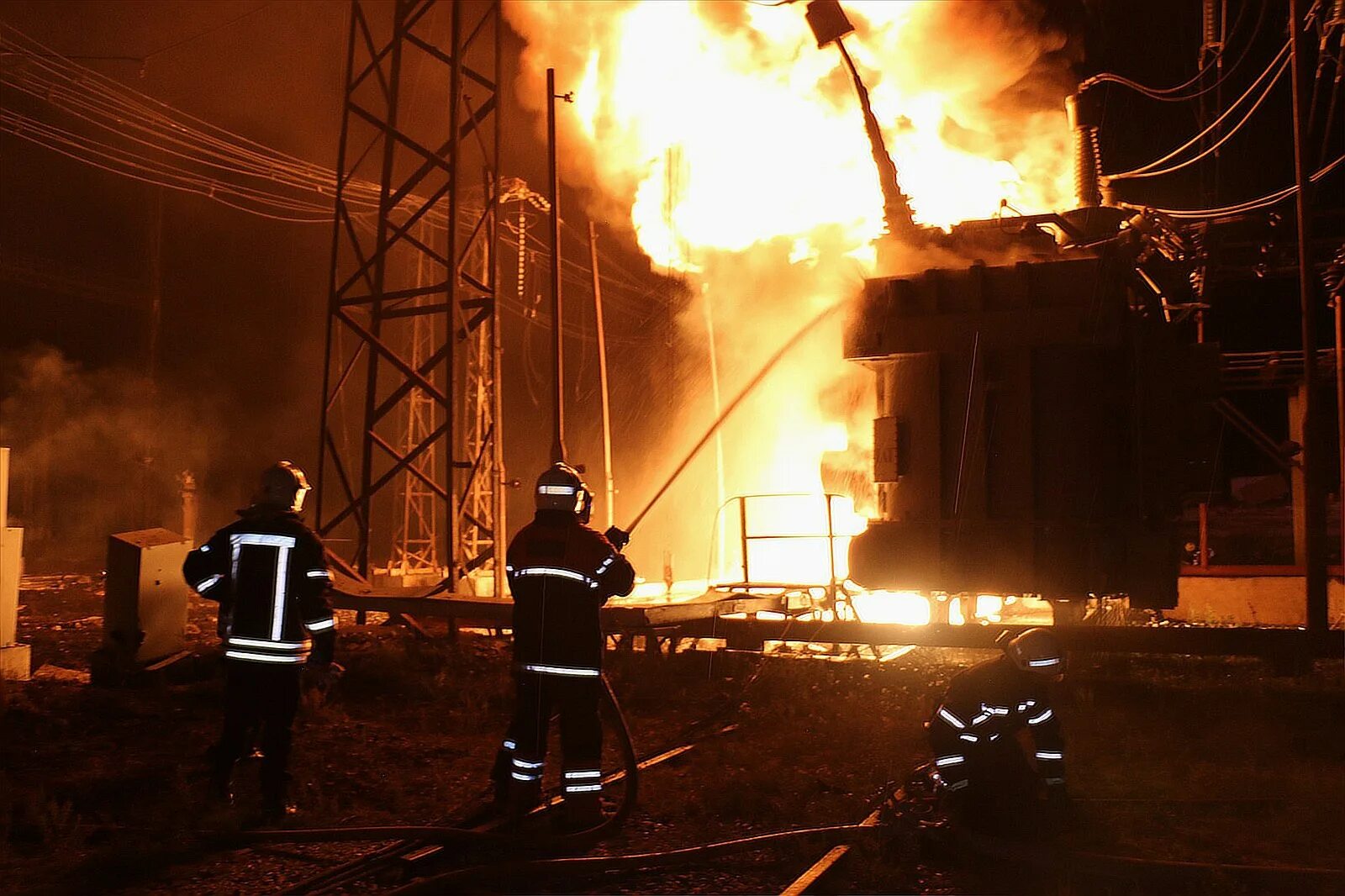 Харьков без света и воды сегодня. Пожары. Пожар на электростанции. Пожар фото. Пожар на ТЭС.