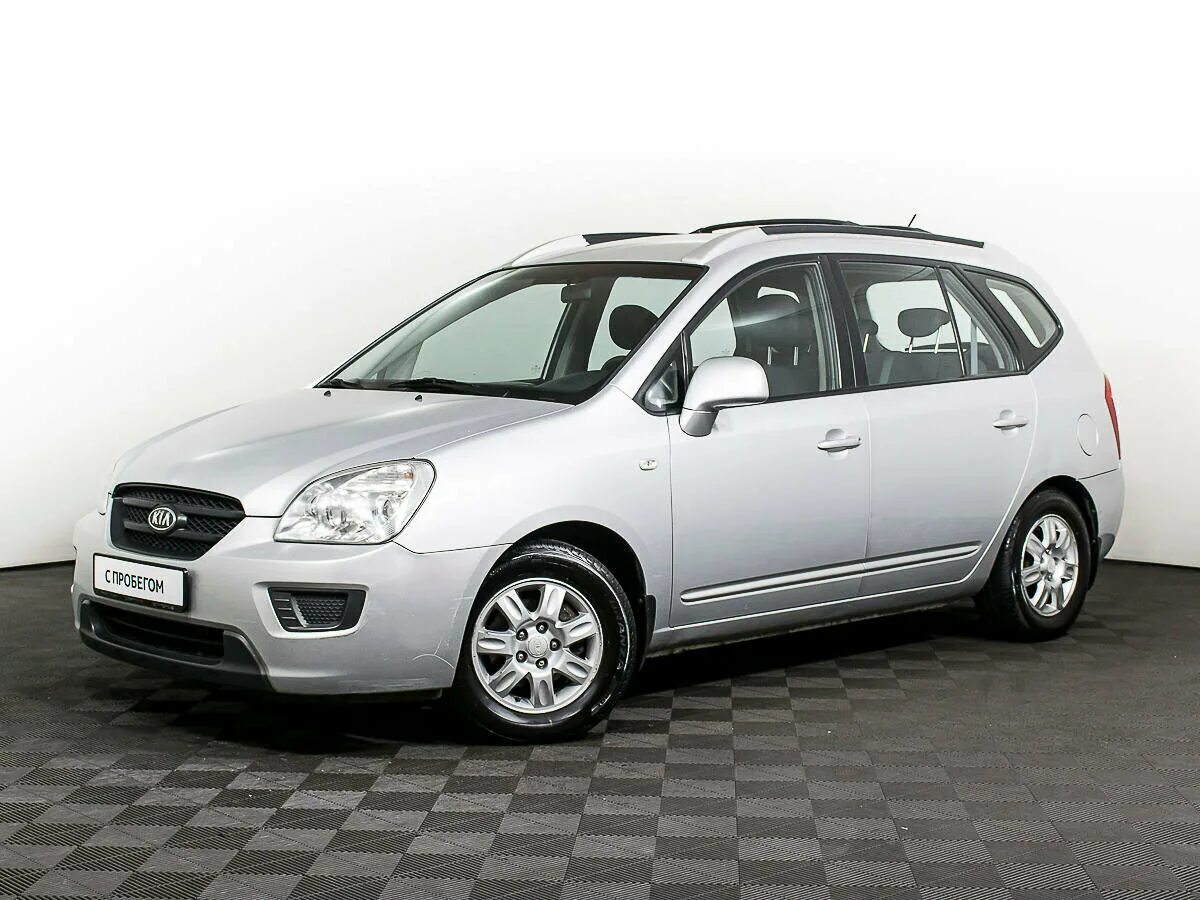 Купить б/у Kia Carens II (UN) 2.0 MT (145 л.с.) бензин механика в Москве: серебр