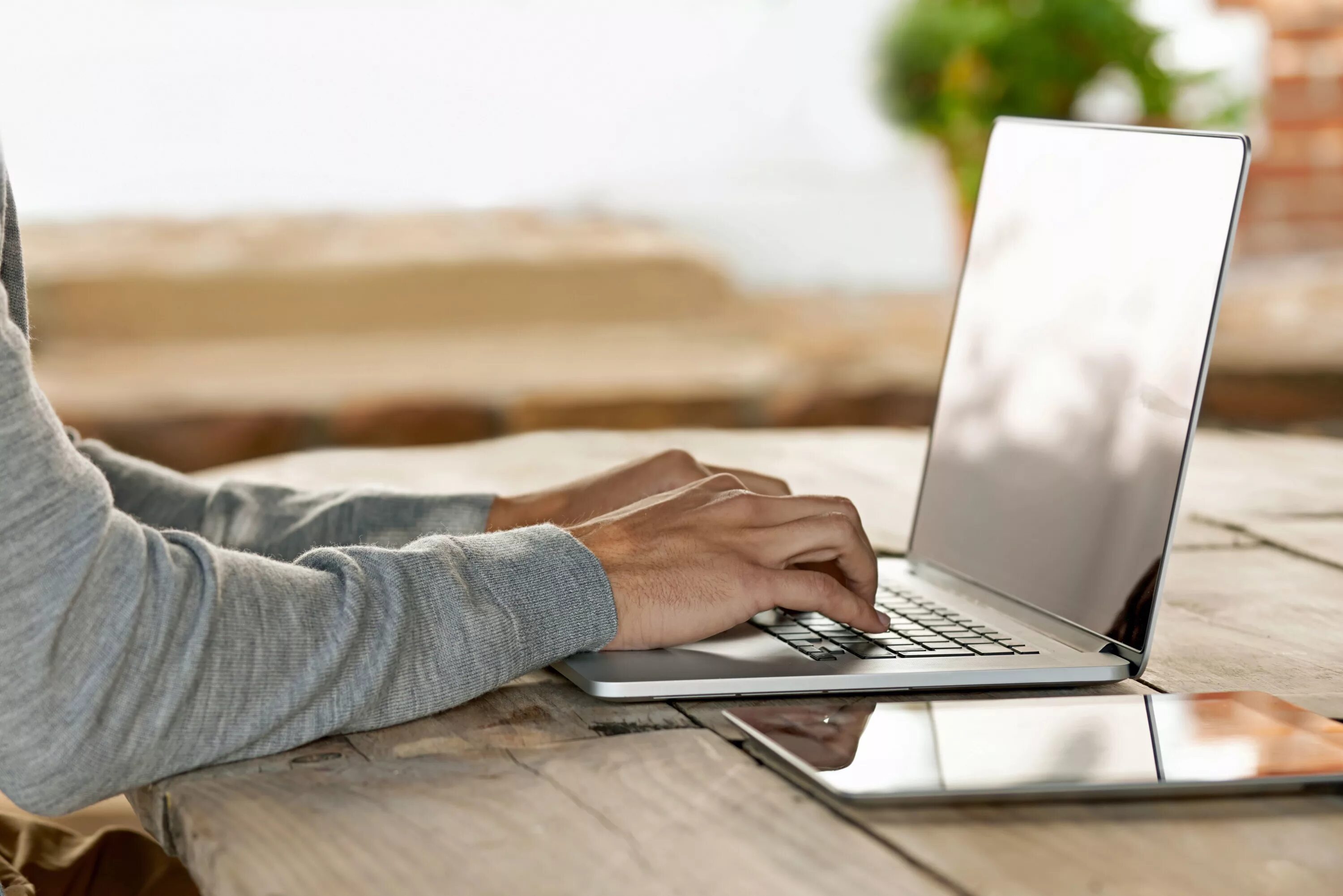 Компьютер ноутбук. Усталость за компом. Фриланс. Копирайтер. Завис ноутбук.