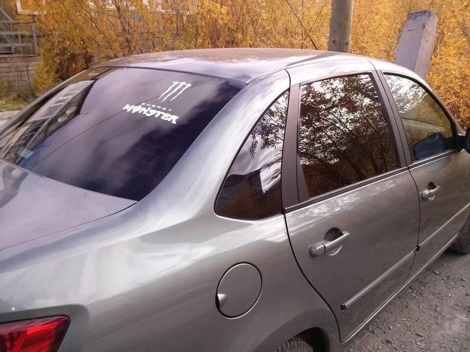 Тонировка заднего стекла седана. Тонировка задних стекол гранта. тонировка гранты задние стекла. тонировка 5% гранта задние стекла.