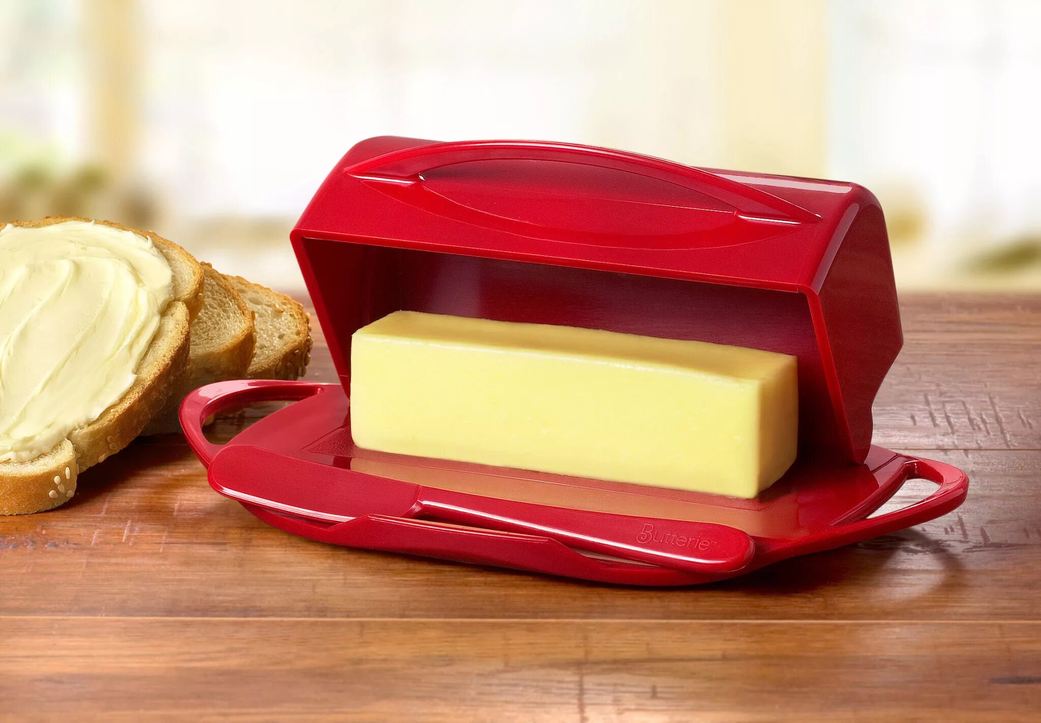 Little butter. Маслeнка butter dish. масло сливочное в масленке. масленка под сливочное масло. маленькая масленка для сливочного масла.