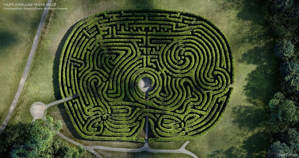 Лабиринт в каком городе. Peace maze, каслвеллан, ирландия лабиринт. лабиринт longleat hedge maze. семиповоротный лабиринт в поместье. современные лабиринты.