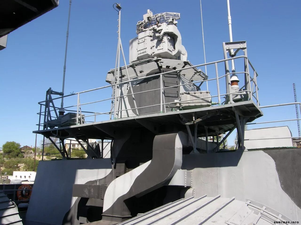 корабли было стало. заброшенный корабль очаков в крыму. история морского флота россии. бпк очаков 707. корабль полтава 1712.