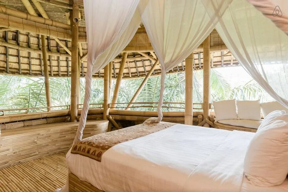 Эко-отель грин-вилладж бали. Bamboo house. Бамбуковые шалаши. Бунгало из бамбука. Домик из бамбука.