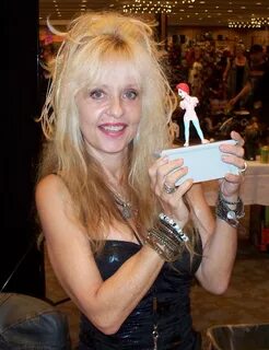 Linnea Quigley Net Worth. 