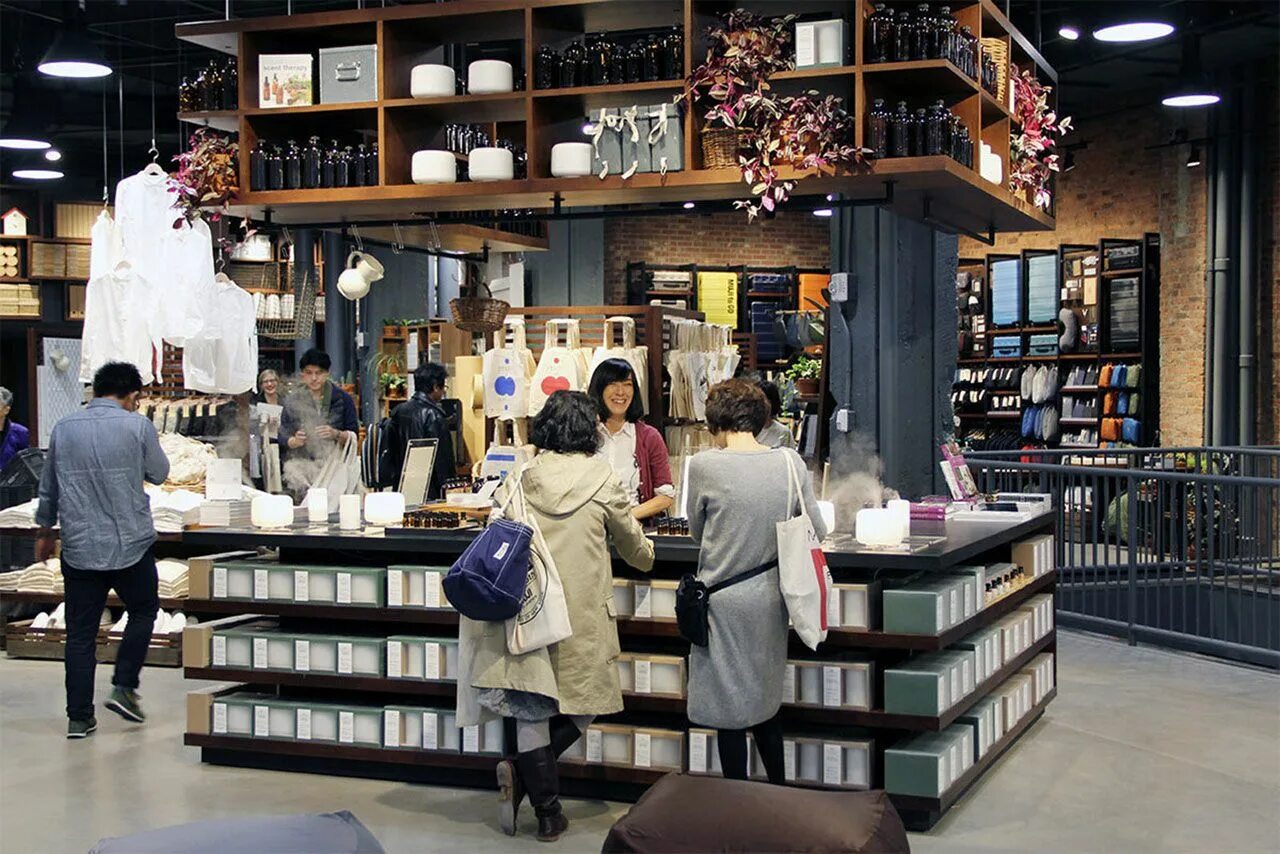 Muji. Muji new york. japan brand shop. muji mechti kino. model muji.