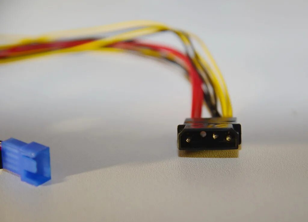 Кулеры 6 pin. Molex 4pin на 2pin. Molex 4 Pin 2+2pin. Переходник 2 Pin на Molex. Разветвитель Molex 4 Molex.