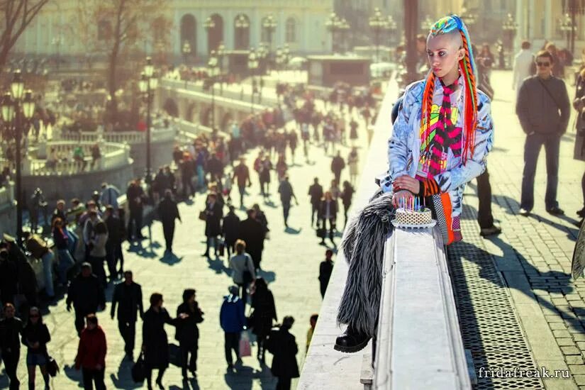 григорий перельман бомж. большое скопление людей. пытаются выделиться. волк карикатура. пытаясь выделиться из толпы ты попадаешь в толпу которая.