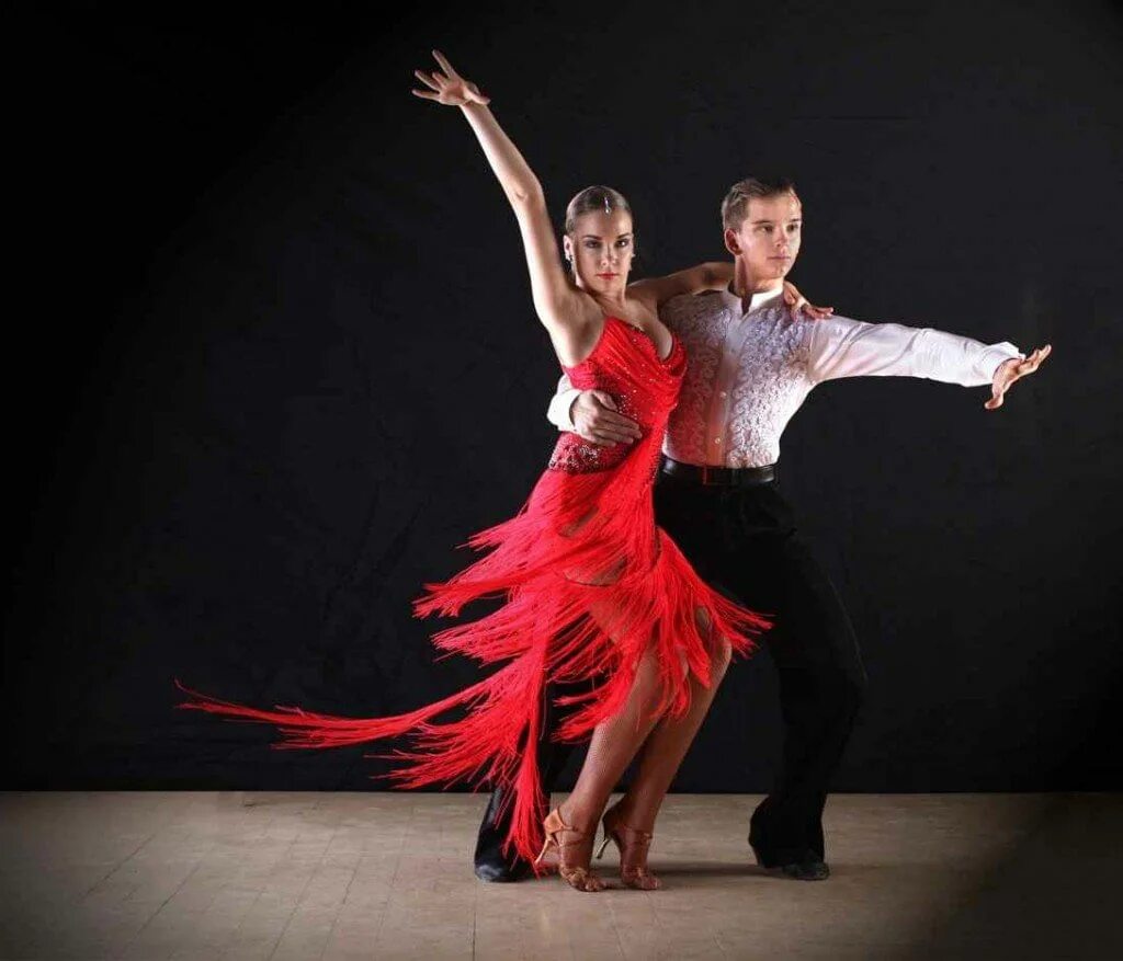 Латиноамериканские танцы ча ча ча. Румба танец. Самба латина. Самба румба ча ча. Платье для бальных танцев румба.