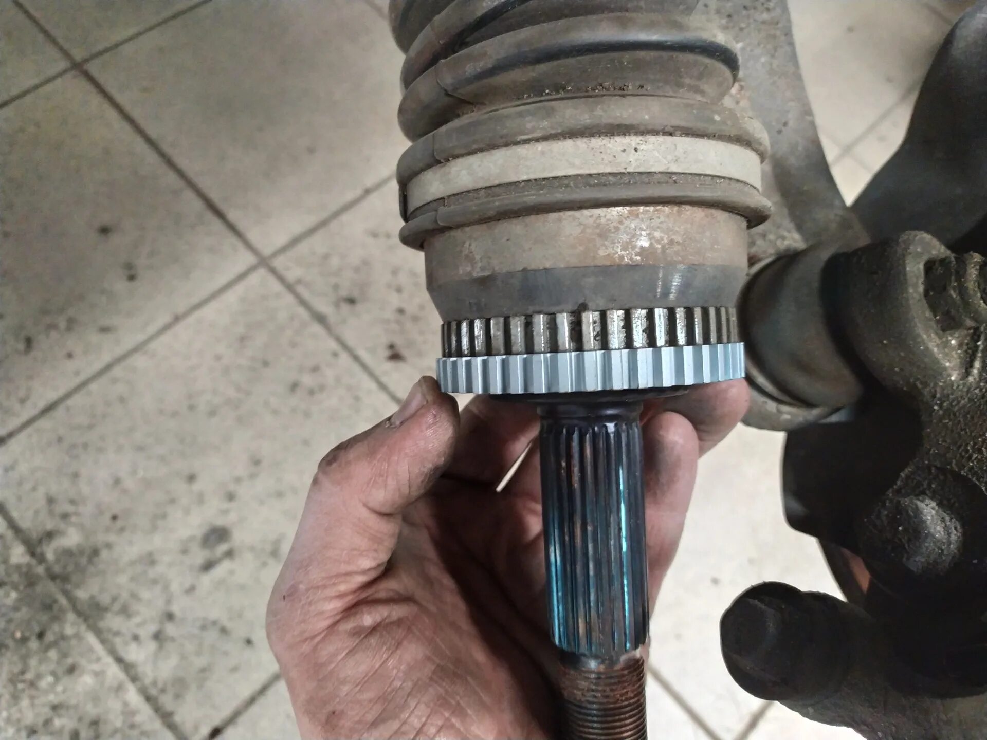 Антиблокировочная система тормозов (abs). Причина срабатывания абс на сухом асфальте. Лансер 9 срабатывает абс на маленькой скорости. Hyundai santa fe 3 абс срабатывают. Абс срабатывает на асфальте.