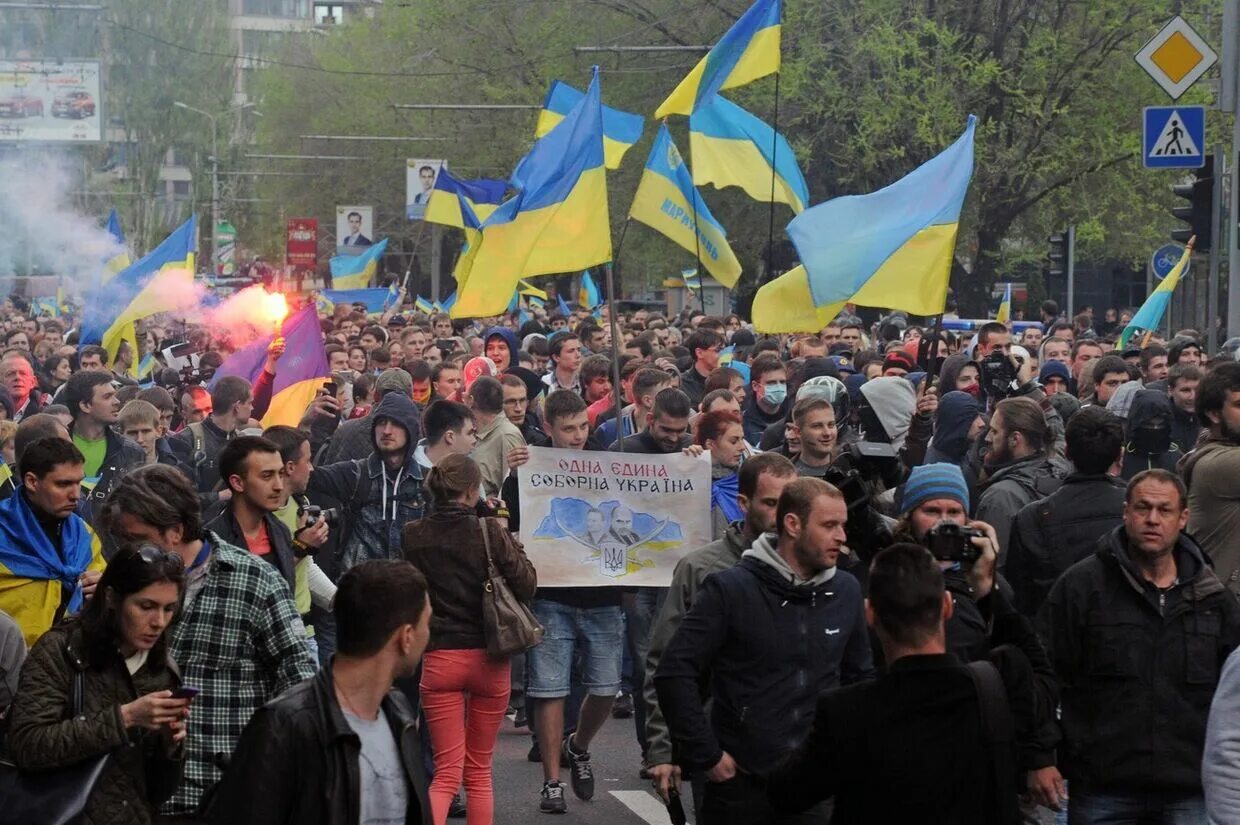 Украинский митинг. Донецк март 2014 площадь ленина. Проукраинские митинги. Бердянск митинг 2014. Проукраинские митинги.