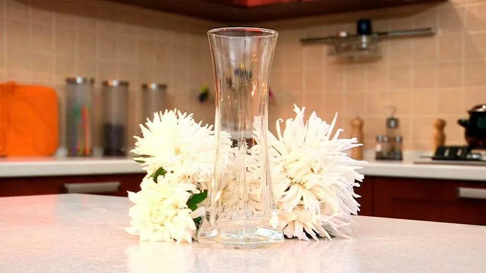 Помыть вазу. Отмывает вазу. Вымыть вазу сложной формы. Ваза с налетом. Отмыть вазу от налета