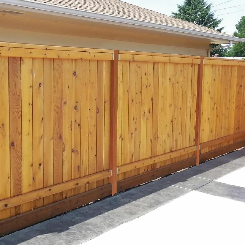 Деревянный забор на металлических столбах фото Pin on Lake house ideas Diy backyard fence, Fence gate design, Backyard fences