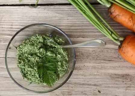 Морковную ботву едят