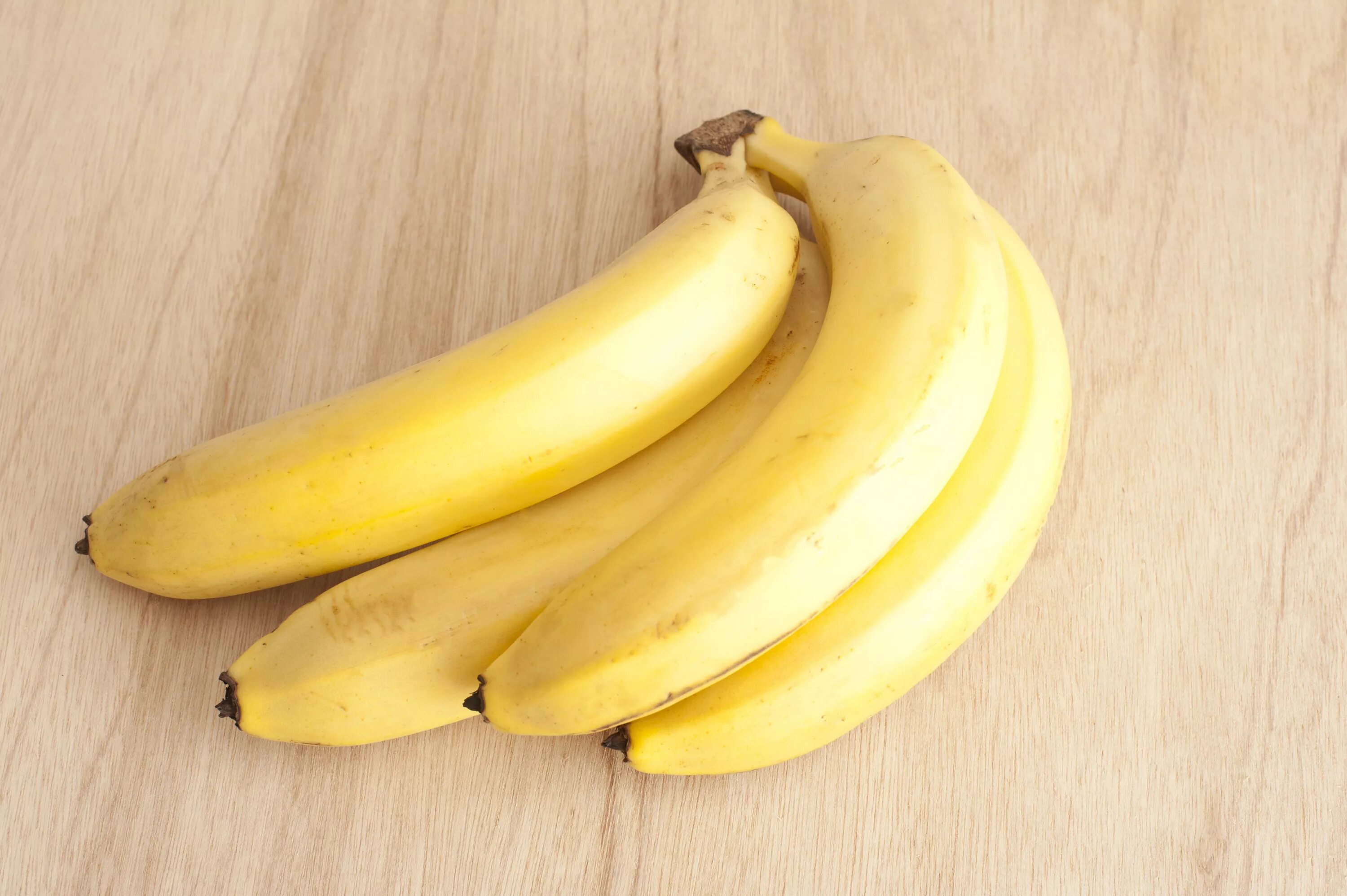 Банан. 2 Банана. Круглый банан. Банан с пятнышками. Банан в 6 месяцев