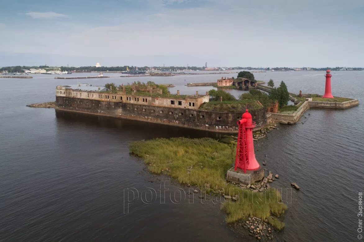 Остров котлин кронштадт. Причал-музей кронштадт. Кронштадт город морской славы. Крондтштат питер храм. Форт на острове котлин.