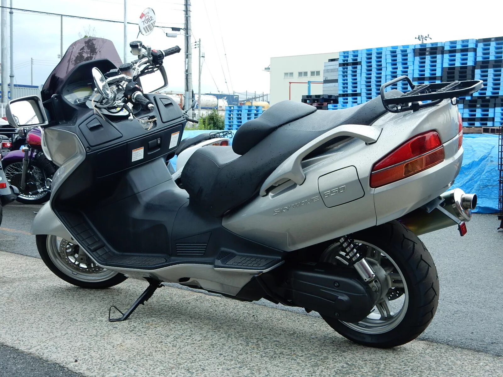 Suzuki skywave 650. Skywave 650. Сузуки Skywave 650. Скутер Suzuki Skywave 650.