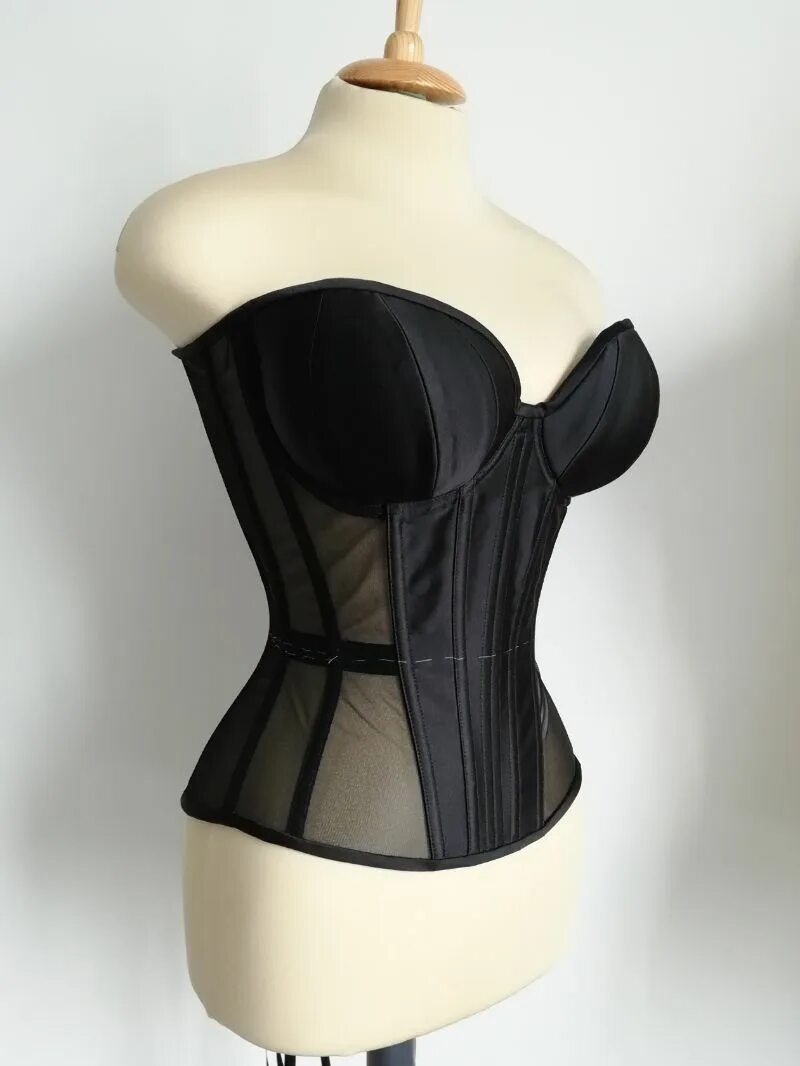 Шелковый корсет. Купить шелковый корсет черный. Готические платья шелковые. Корсет с чашками esprit fabiola. Настоящий корсет.