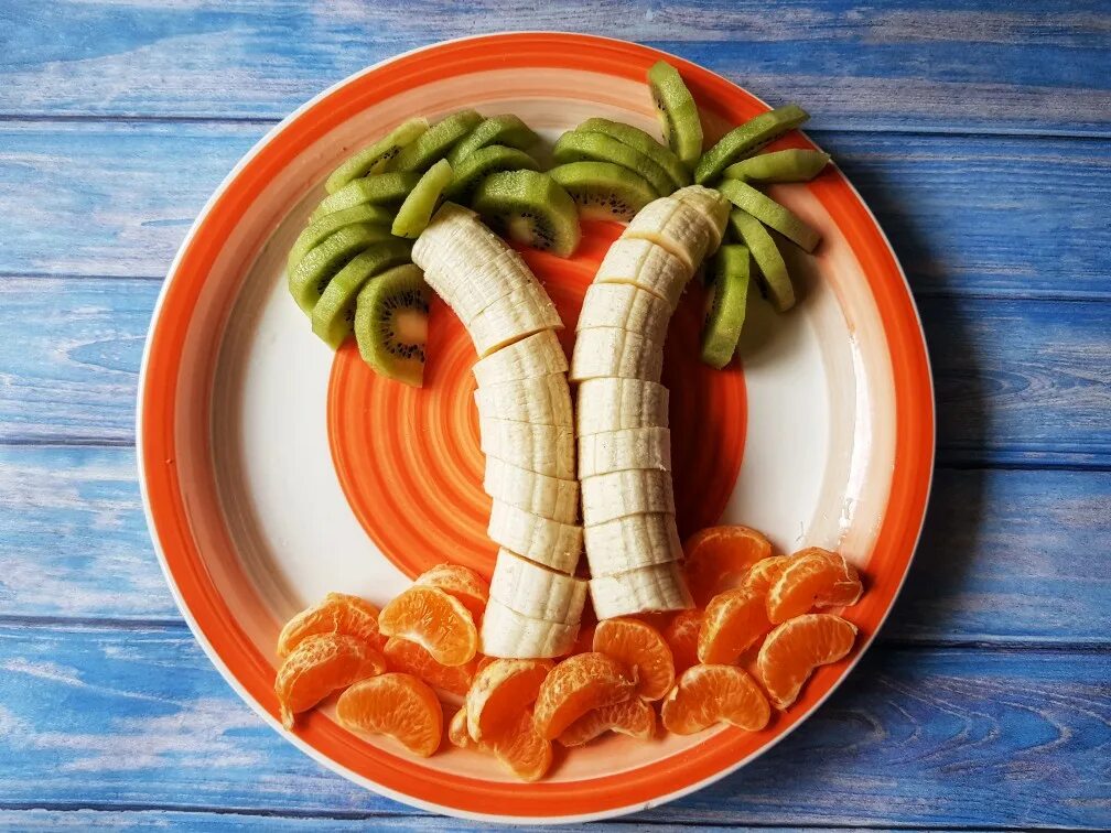 Фруктовый завтрак технология 3. Фигуры из фруктов для детей. Солнышко из фруктов. Украшение детских блюд. Фруктовый завтрак солнышко в тарелке.