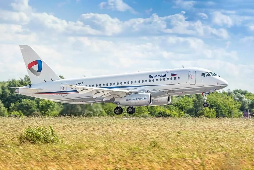 Самолёт сухой суперджет-100 95 северсталь. Crj самолет северсталь. Северсталь авиа сух суперджет 100-95. Авиакомпания северсталь сухой суперджет 100. Сухой суперджет 100 северсталь.
