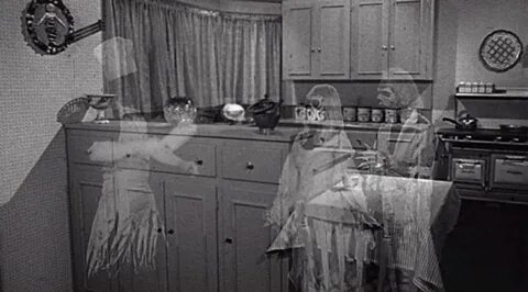 Попали в дом с призраками