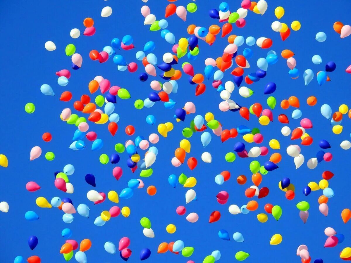 Шарики воздушные ветерку. Воздушный шарик. Воздушные шары в небе. Разноцветные шарики воздушные. Шарики в небе.