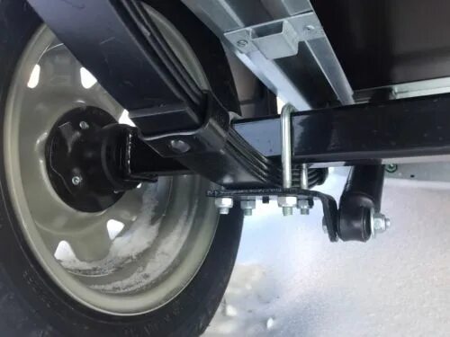 Крепление оси прицепа. Ось для прицепа рессорная 1300 кг мзса 817711. Самоповоротные скобы для прицепа. 015-05. Крепление оси прицепа.