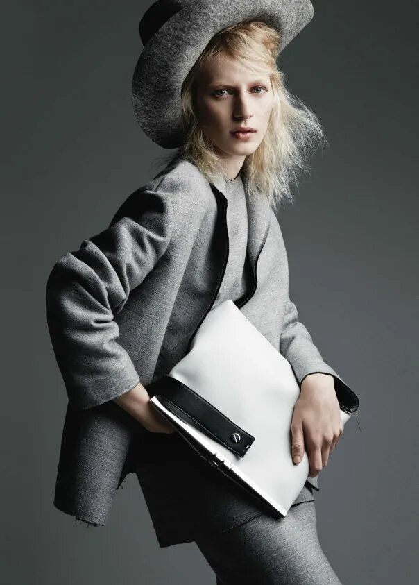 Эмма уотсон обложка вог. Vogue uk. Дженнифер лоуренс vogue. Обложка вог британия. Кейт мосс на обложке vogue.