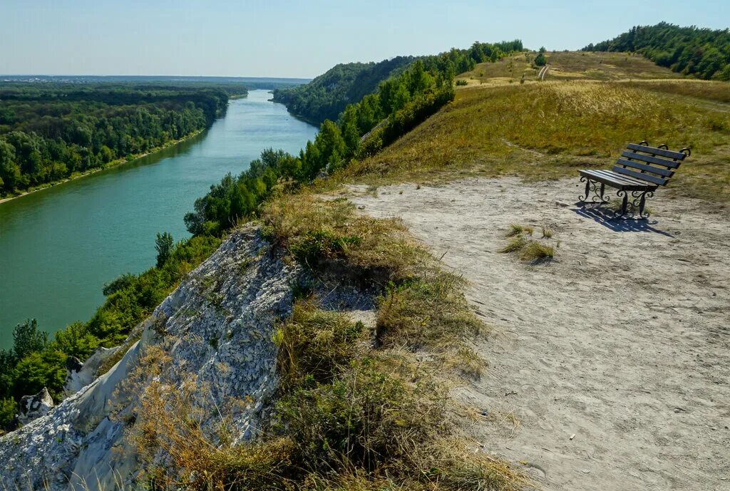 Окрестности дона. Воскресенский монастырь Белогорье. Село Белогорье Воронежская область. Меловые горы Воронежской области Белогорье. Белогорье Воронежская область монастырь.