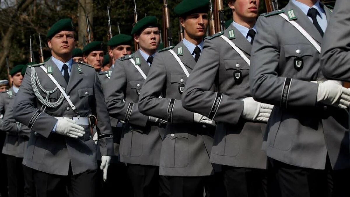 Униформа Бундесвера 2020. Парадная униформа Бундесвера ФРГ. Бундесвер форма офицера 2020. Бундесвер форма 2020 Офицерская.