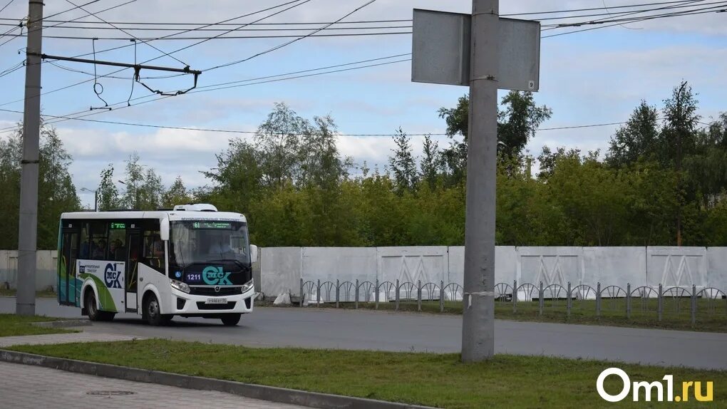 Бастайм нижний автобусов на сегодня. 212 Маршрутка Омск. Омск 2003 автобусы. Троллейбус Синара 2022. 26 Автобус Омск.