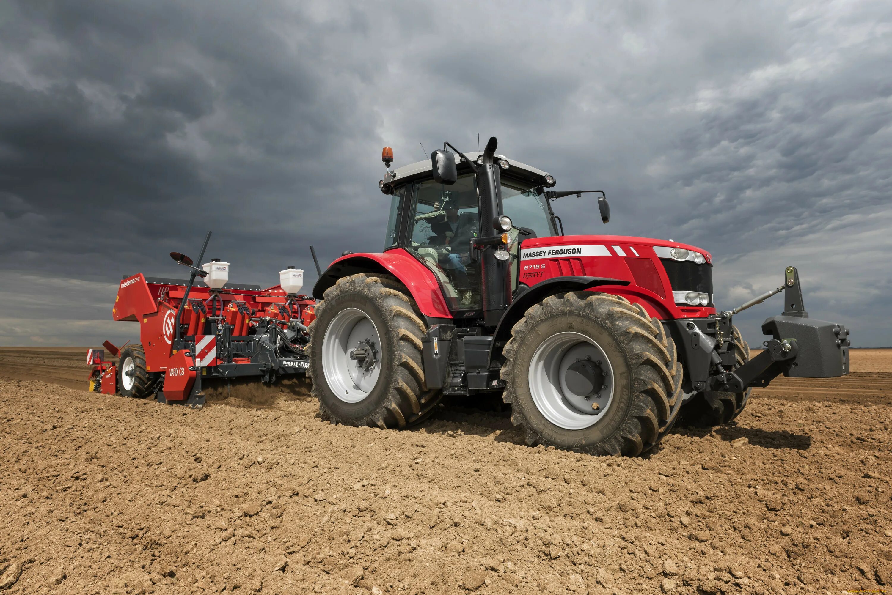 Масей фергюсон. Трактор Massey Ferguson. Массей Фергюсон 6713. Массей Фергюсон 6718. Сельхозтехника Массей Фергюсон.