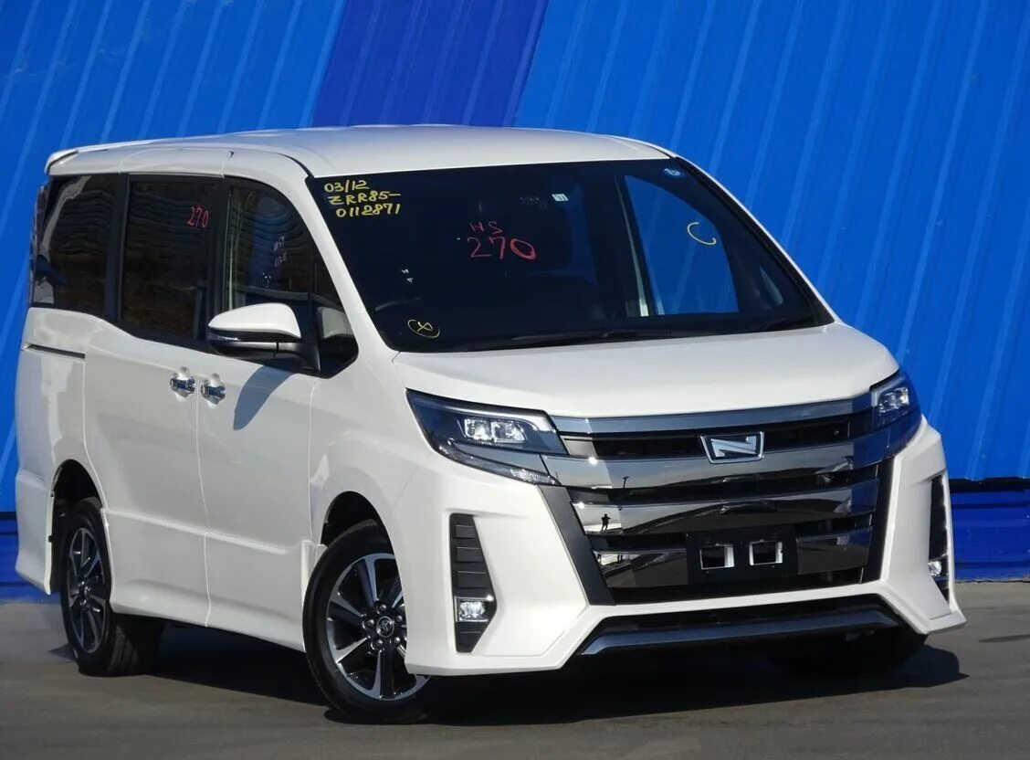 Noah гибрид. Тойота Ноах 2019. Toyota Noah 2016. Toyota Noah 2016 Hybrid. Тойота Ноах гибрид 2019.