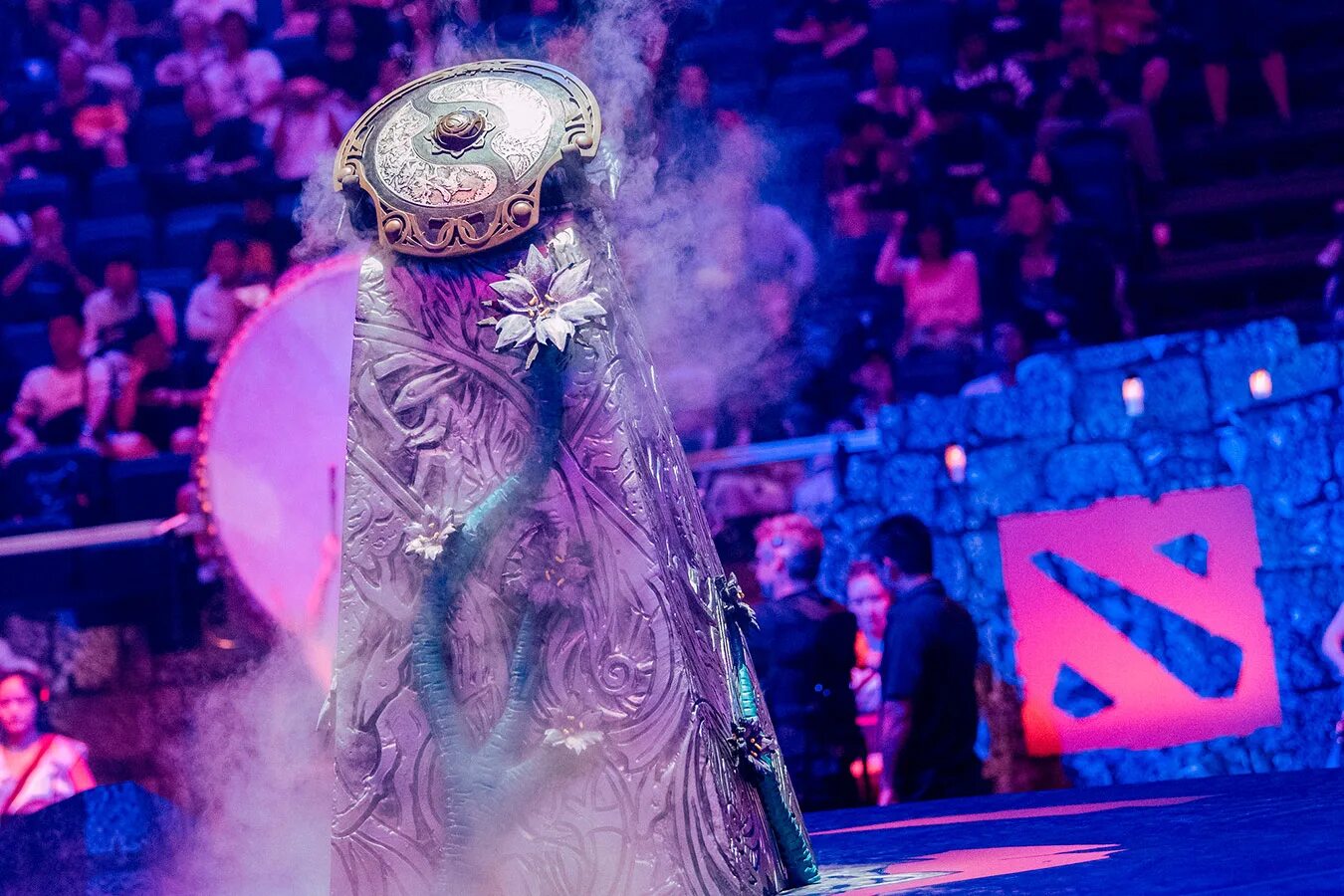 Не инт турнир. Дота 2 интернешнл 2025. dota 2 international 2025. кубок international dota 2. аегис dota 2.