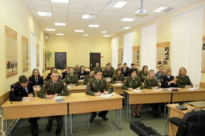 Переподготовка увольняемых в запас. Переподготовка военнослужащих. Занятия с офицерами. Вуз для переобучения военнослужащих. Переподготовка военнослужащих увольняемых в запас.