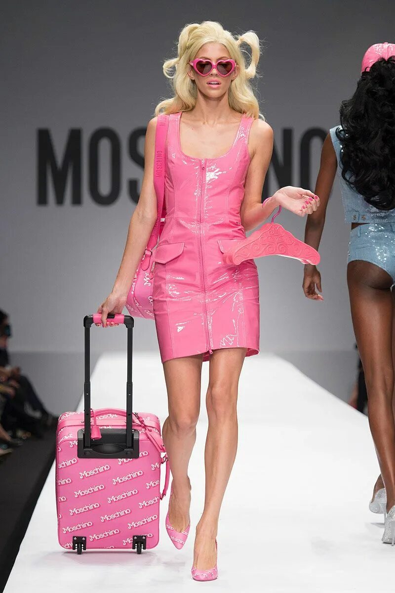 Moschino 2015 Barbie. Moschino Barbie ss15. Moschino Spring 2015. Moschino Barbie collection. Барби подиум