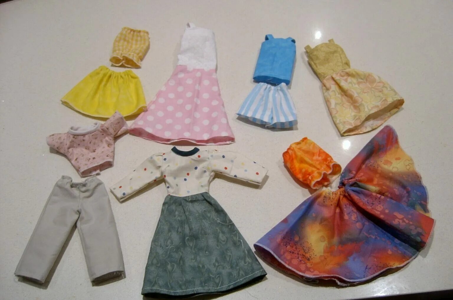 Одежда для кукол. Платья для кукол. Одежда для кукол Барби. Сшить одежду для кукол. Как называлась одежда сшитая своими руками