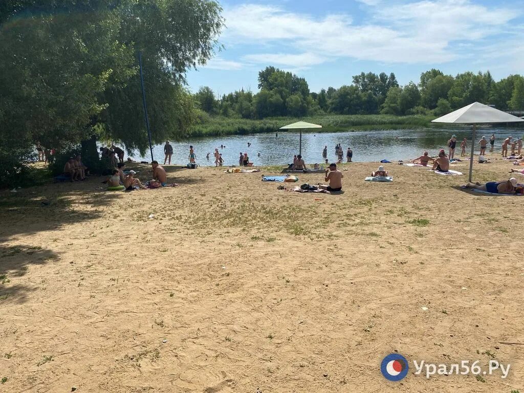 Пляж в ярлуково липецкая область. Оренбург пляж. Пляжи оренбурга летом. Красная площадь оренбург пляж. Речка пляж фото.