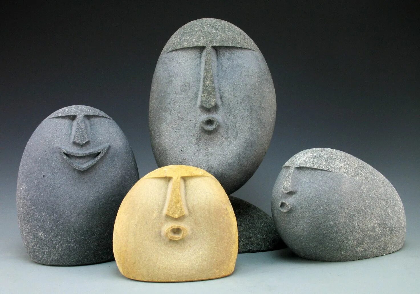 удивленные камни. музей камней в японии. камни с человеческими лицами. удивленные камни. удивленные камни.