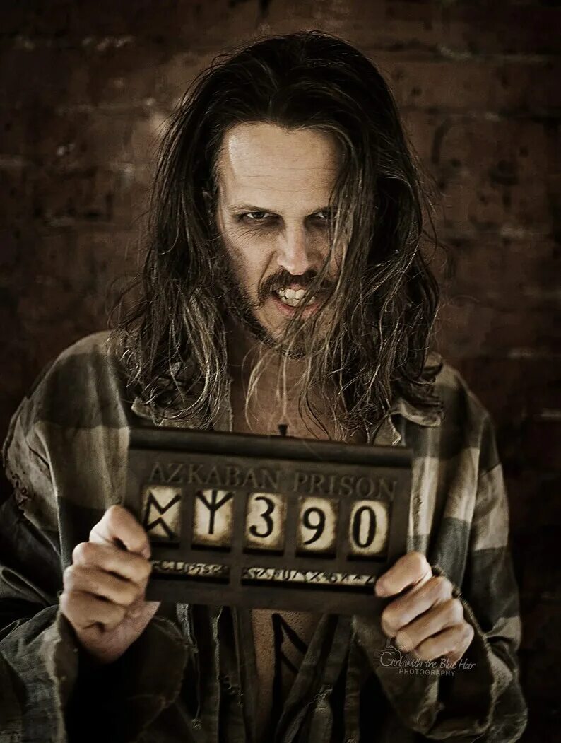 Сириус блэк узник азкабана. Сириус блэк с табличкой азкабана. Беллатриса лестрейндж в азкабане. Сириус блэк азкабан. Гарри поттер кадры азкабан тюрьма.