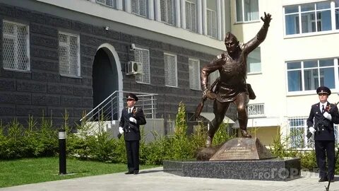 Появился памятник