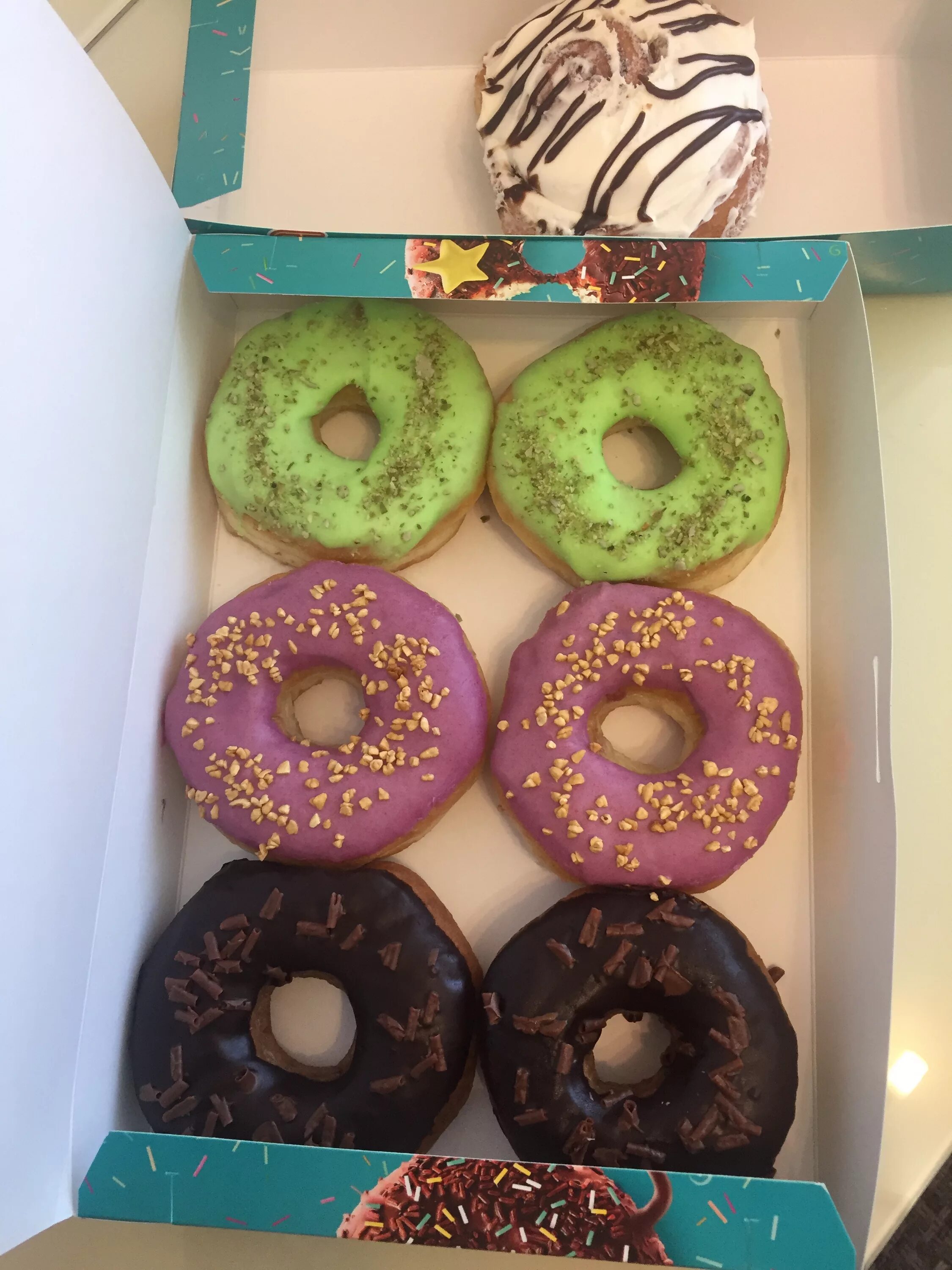 Пончики Екатеринбург Star Donuts. Star Donat Екатеринбург. Пончики Донатс кафе. Старый пончик.