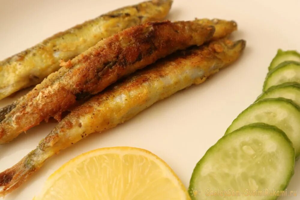 Мойва как пожарить быстро и вкусно. Жареная мойва с картошкой. недорогая и вкусная рыба. мойва с картошкой на сковороде. вкусная мойва запеченная.
