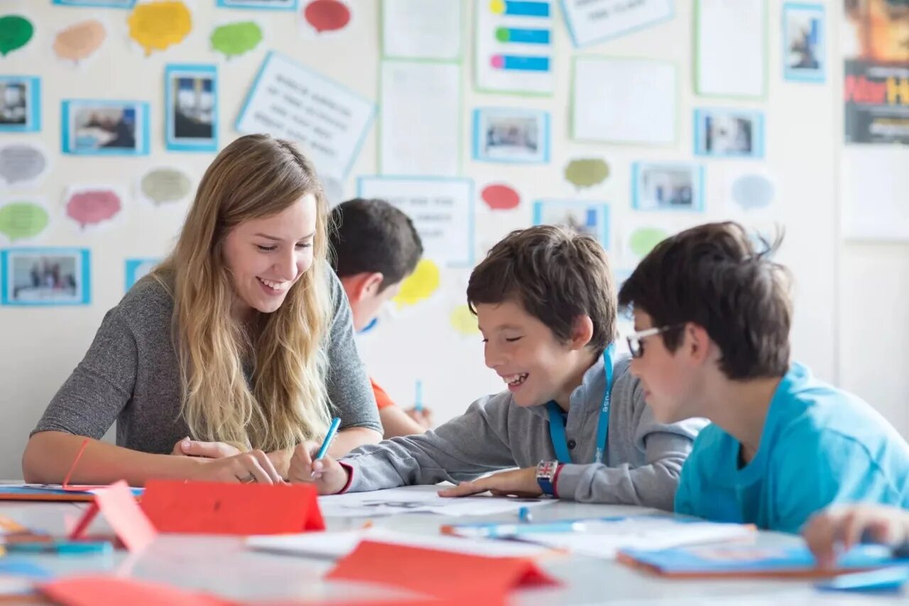 Дети в классе. Учитель и ученик. Родители и дети уроки. Советы психолога родителям пятиклассников. Дистанционное образование.