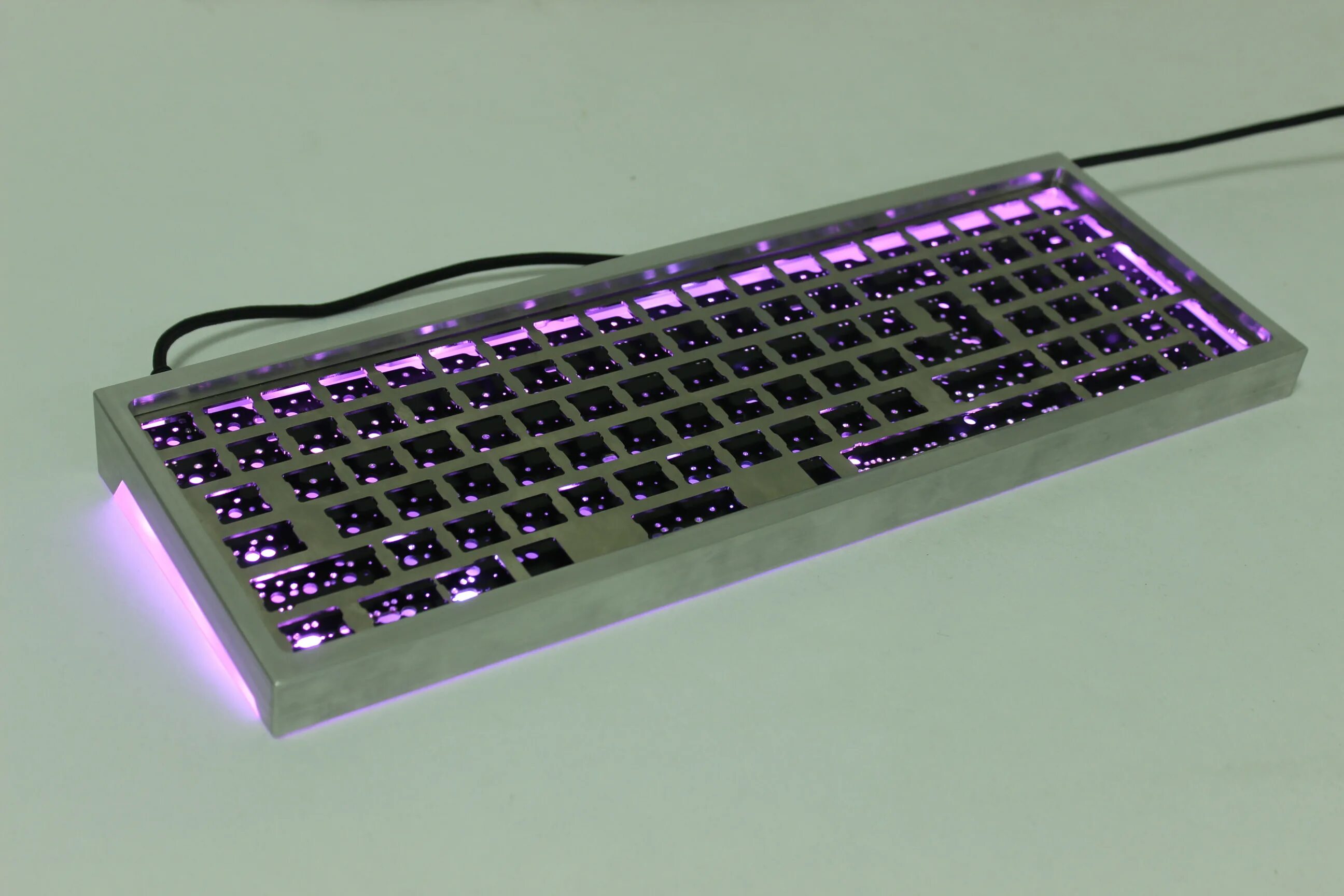 Keyboard string. Brass plate keyboard. melody96 keyboard. 96 keyboard pcb. 96 keyboard hotswap.