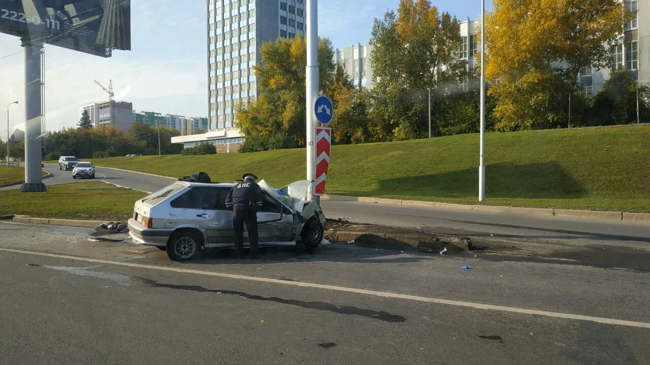 Авария в уфе вчера. Проспект Салавата Юлаева ДПС. ДТП на проспекте Салавата Юлаева. Авария на проспекте Салавата Юлаева Уфа 12.12.2022.