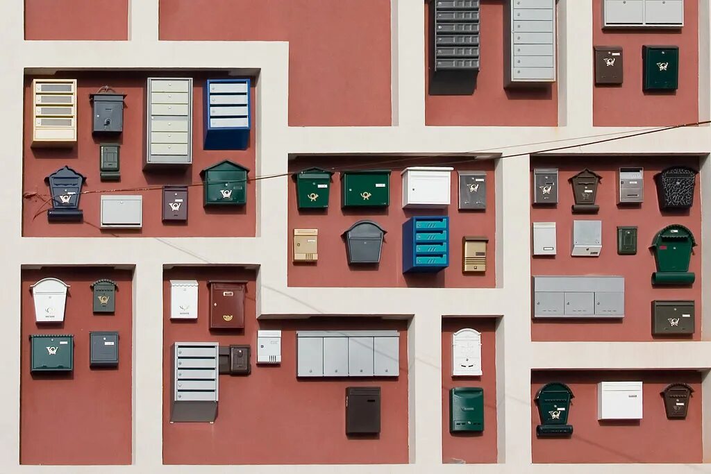 музей почтовых ящиков в калининграде рокоссовского. памятник почтовому ящику в калининграде. памятник почтовому ящику в калининграде. древние почтовые ящики. улица маршала рокоссовского калининград.