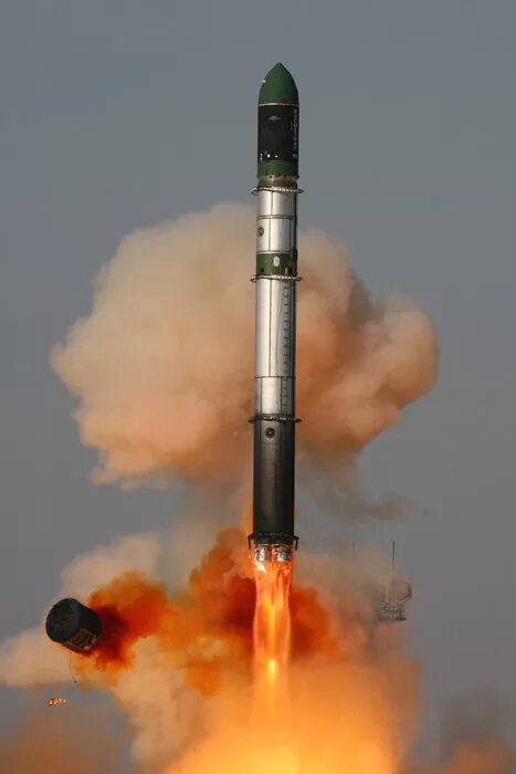 Ракета сс. Межконтинентальная баллистическая ракета РС-20 «Воевода». МБР Р-36м «Воевода». Сатана ракета РС 20. Р-36м баллистическая ракета.