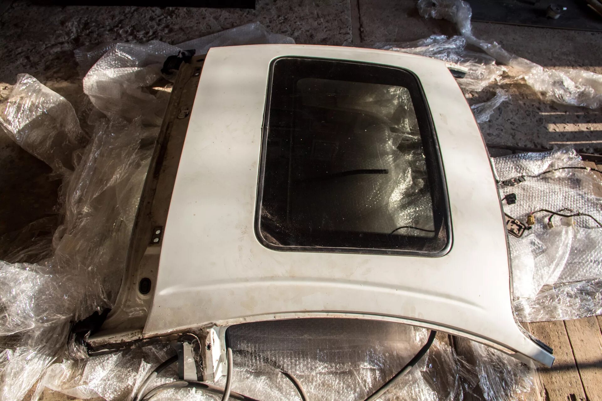 Люк в шахту. Мицубиси паджеро люк. Люк паджеро 2 3 дв. Рамка люка паджеро 4. Мицубиси паджеро люк.